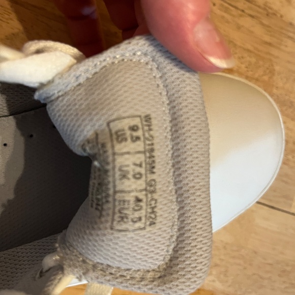 Ked’s women leather tennis shoe - Picture 3 of 4